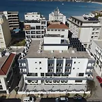 Z Hotel *